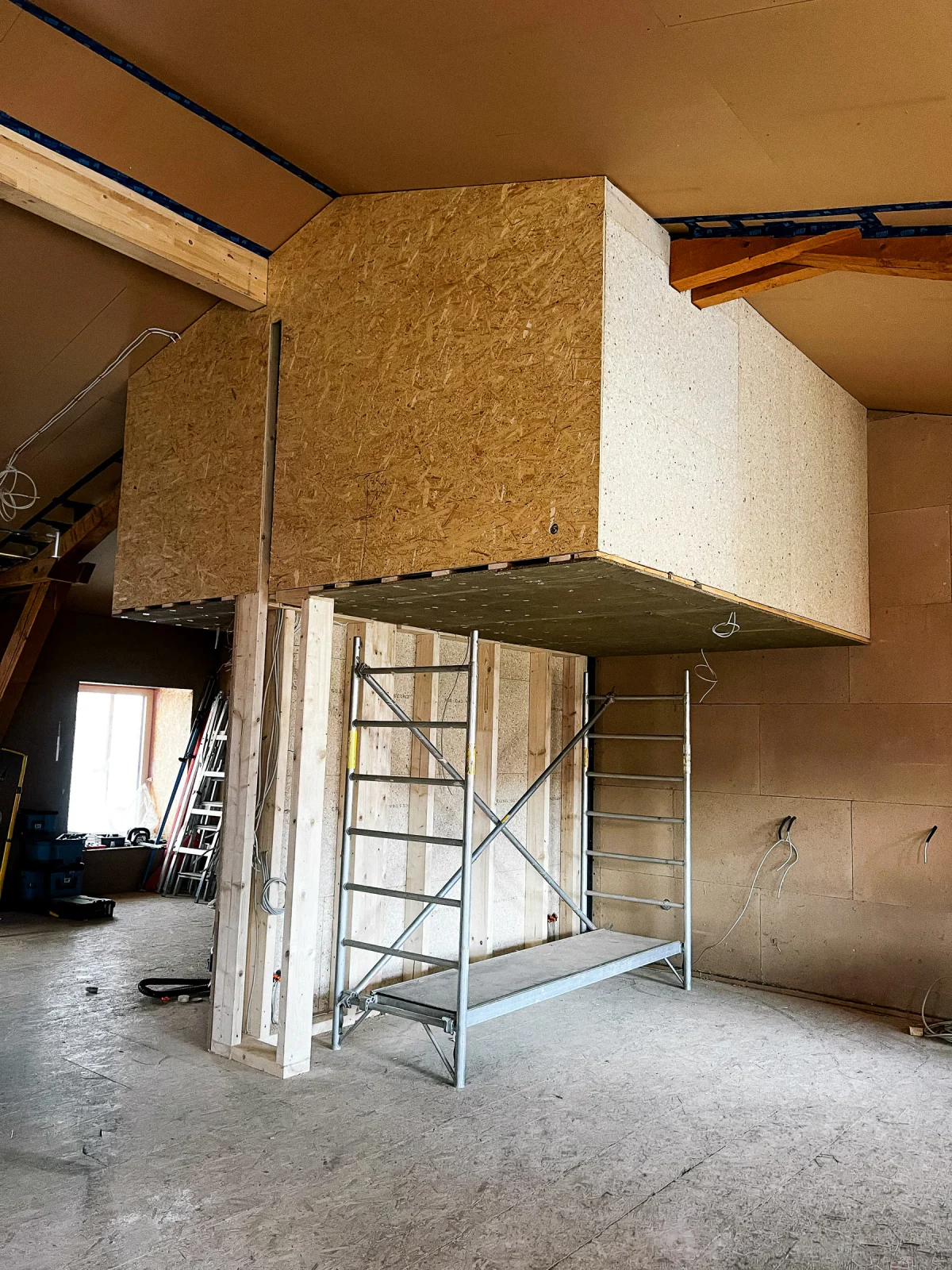 Suspended mezzanine