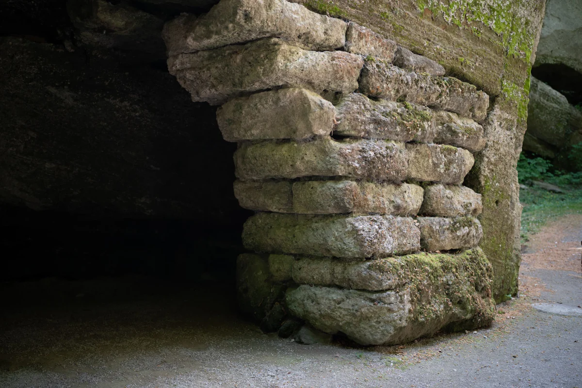 Stacked conglomerate pillar