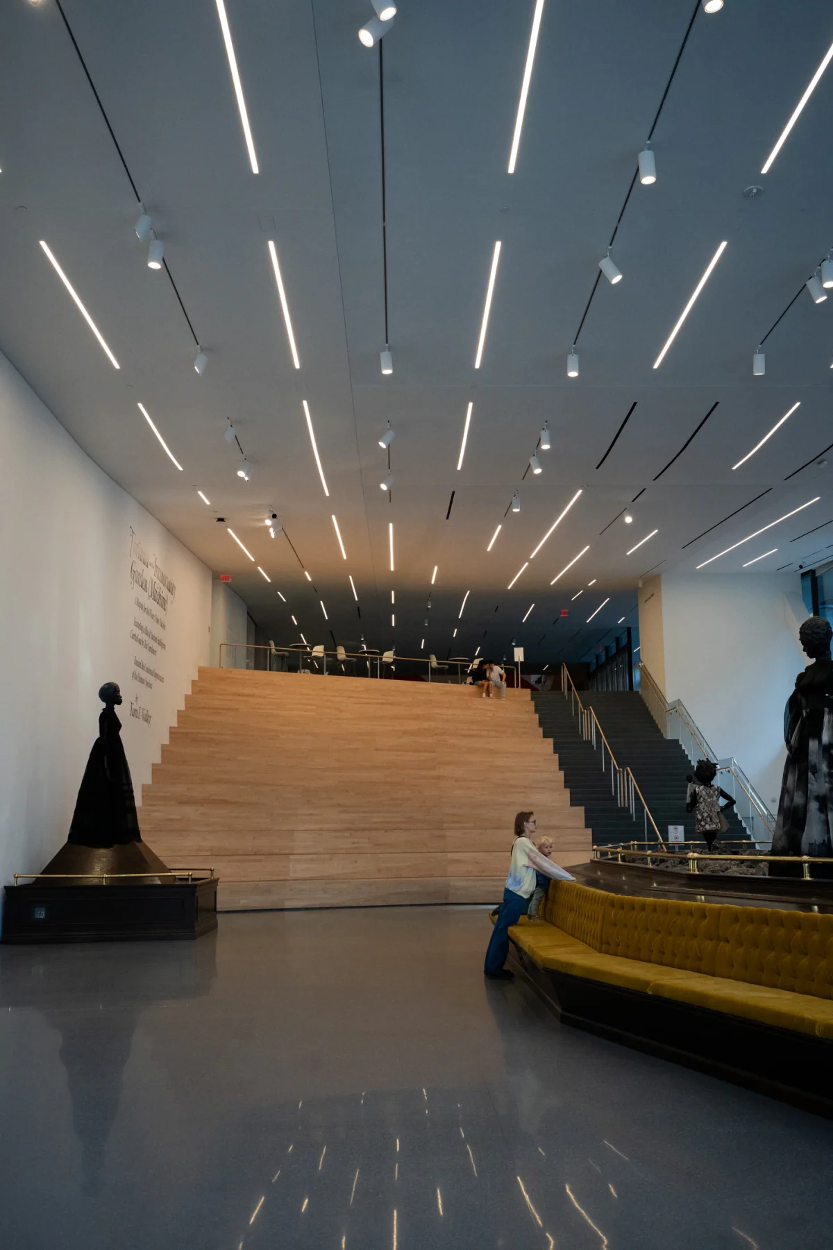Light tunnel in a gallery